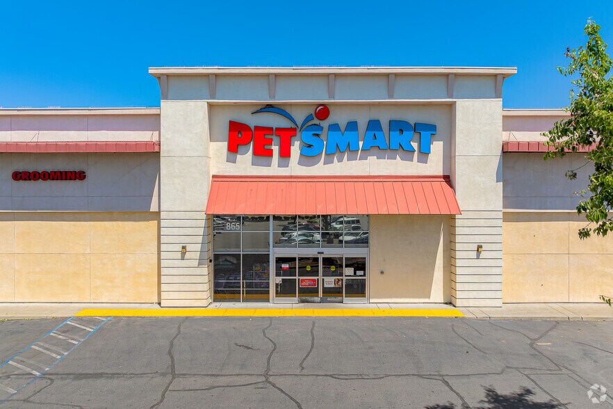 More Photos Of 865 Colusa Ave, Yuba City Department Store For Sale