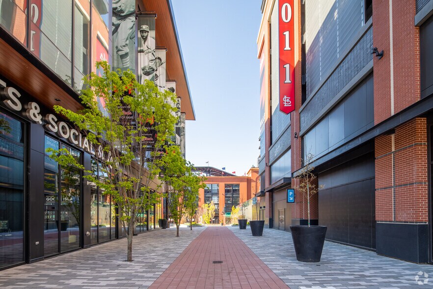 More Photos Of 6 Cardinal Way, Saint Louis Office For Lease