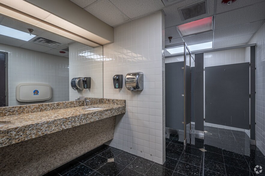 More Photos Of 9504 N IH-35, San Antonio Office For Lease