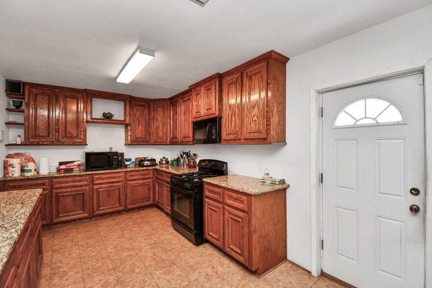 More Photos Of 2728 Kentucky St, Baytown Religious Facility For Sale