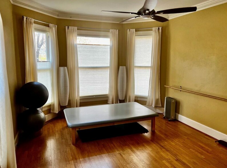 More Photos Of 215 N East Ave, Fayetteville Office For Sale