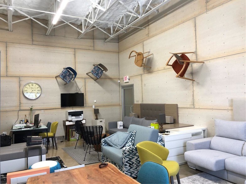 More Photos Of 1050 E 17th St, Hialeah Storefront Retail Office For Lease