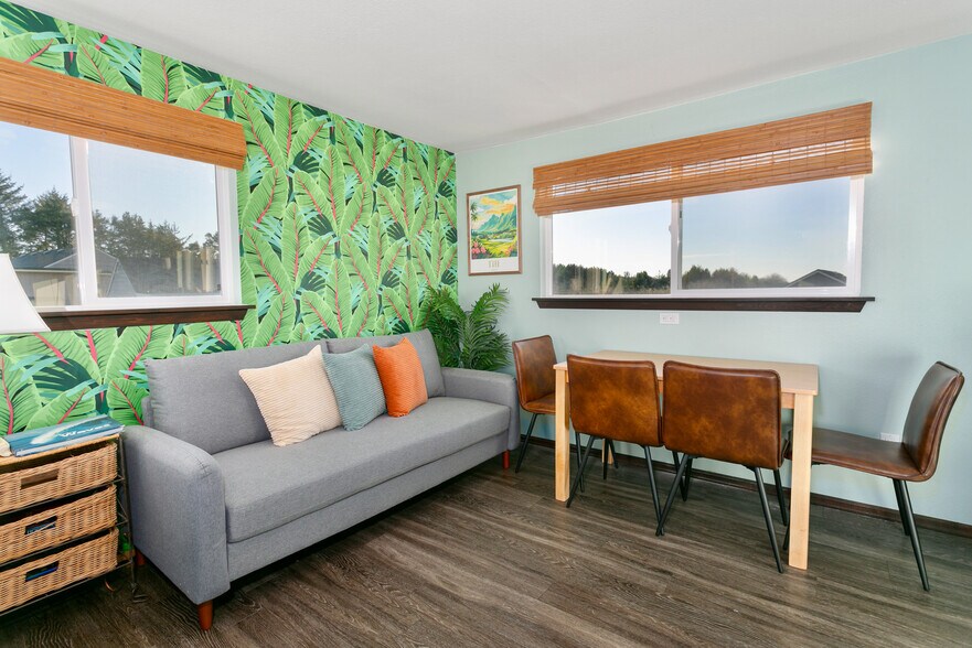 More Photos Of 2013 State Route 105, Grayland Hotel For Sale