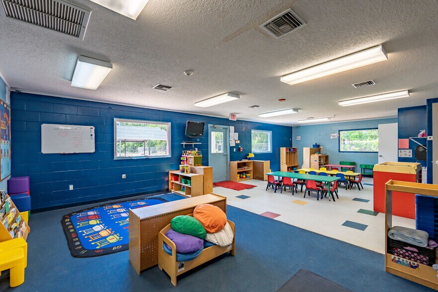 More Photos Of 522 NW Turner Rd, Lake City Daycare Center For Sale
