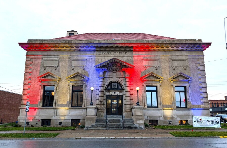 Primary Photo Of 206 N Market St, Oskaloosa General Retail For Lease