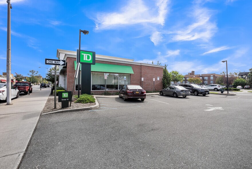 More Photos Of 290-296 Merrick Rd, Rockville Centre Bank For Sale