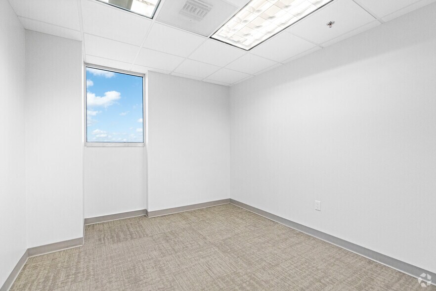 More Photos Of 2000 Crawford St, Houston Office For Sale