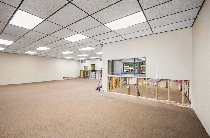 More Photos Of 1511 NW Cache Rd, Lawton General Retail For Sale