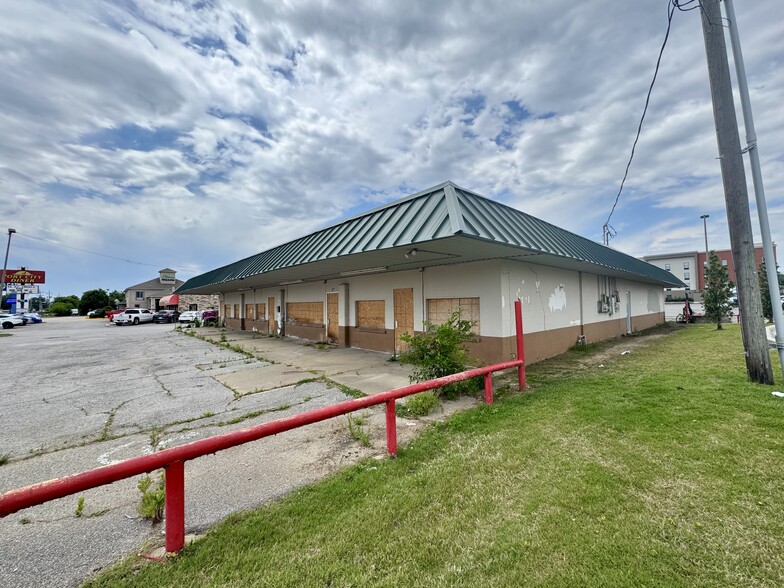 More Photos Of 16-22 S 193rd Ave, Catoosa Storefront For Sale