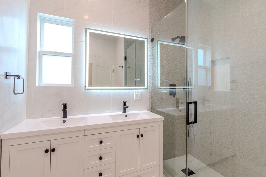 More Photos Of 2941 Mary St, La Crescenta Apartments For Sale