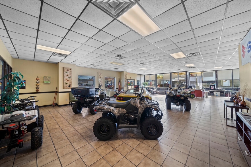More Photos Of 2007-2015 E 11th St, Tulsa Auto Dealership For Sale