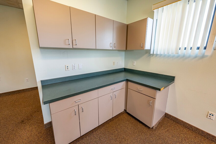 More Photos Of 3651 Highway 95, Bullhead City Bank For Lease
