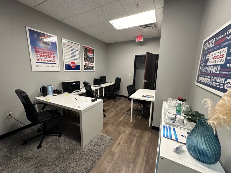 More Photos Of 2295 S Hiawassee Rd, Orlando Office For Lease