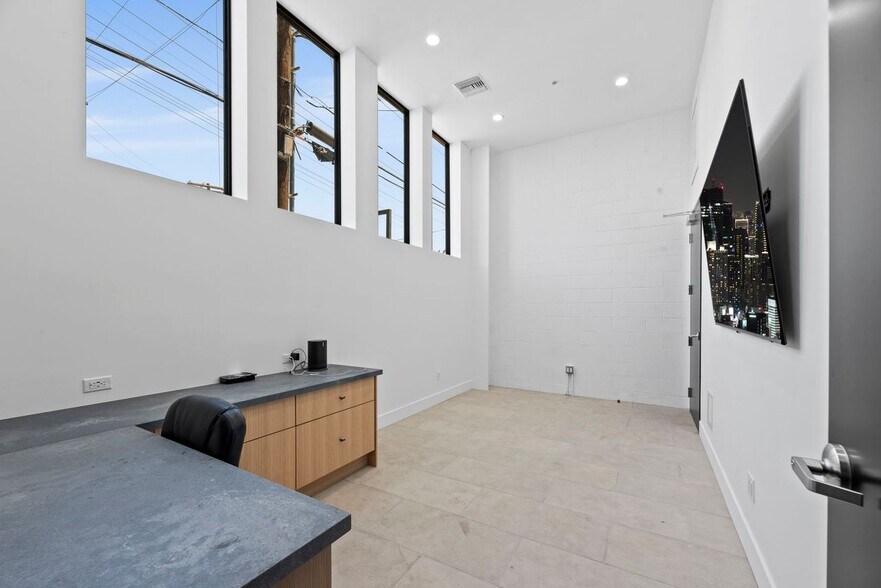 More Photos Of 11822 Vose St, North Hollywood Warehouse For Lease