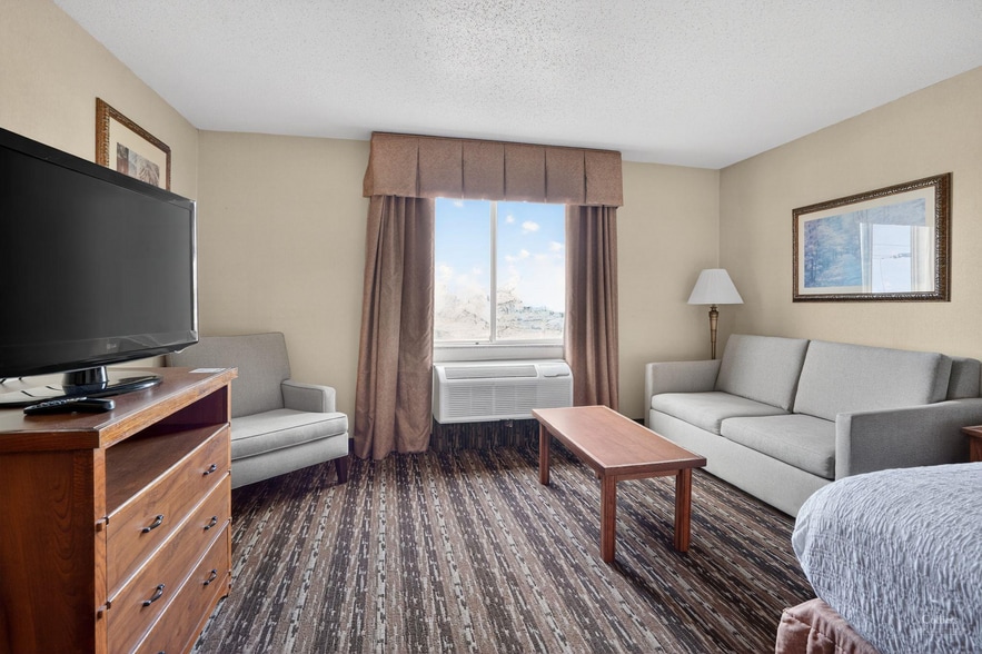 More Photos Of 202 Fairview Dr, Monaca Hotel For Sale