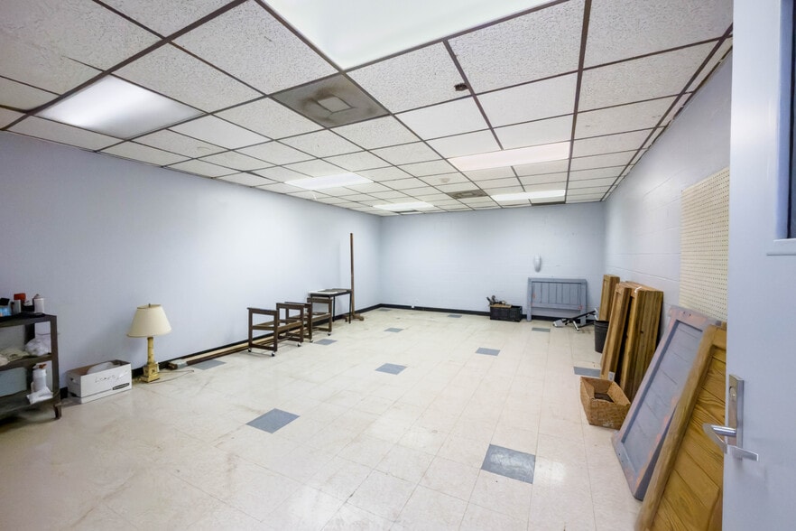 More Photos Of 6902 Chicago Rd, Warren Schools For Sale