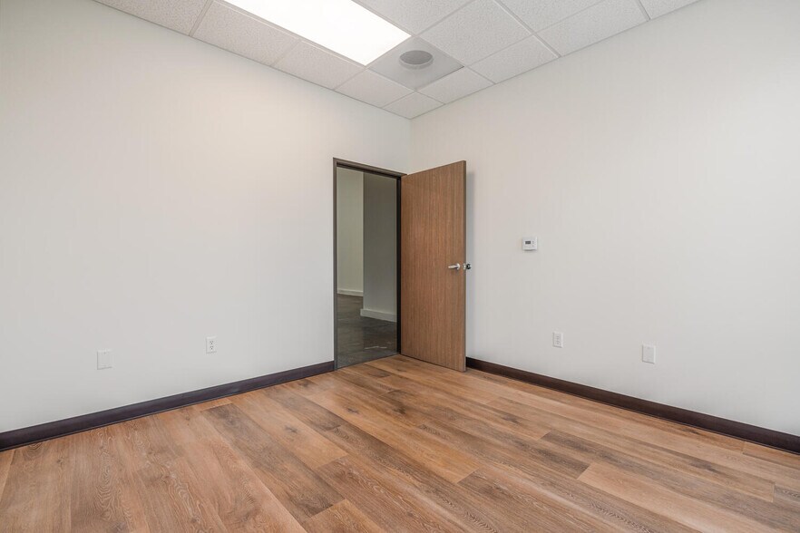 More Photos Of 12711 Ramona Blvd, Baldwin Park Warehouse For Lease