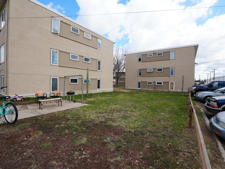 More Photos Of 311 W Highland Dr, Williston Apartments For Sale
