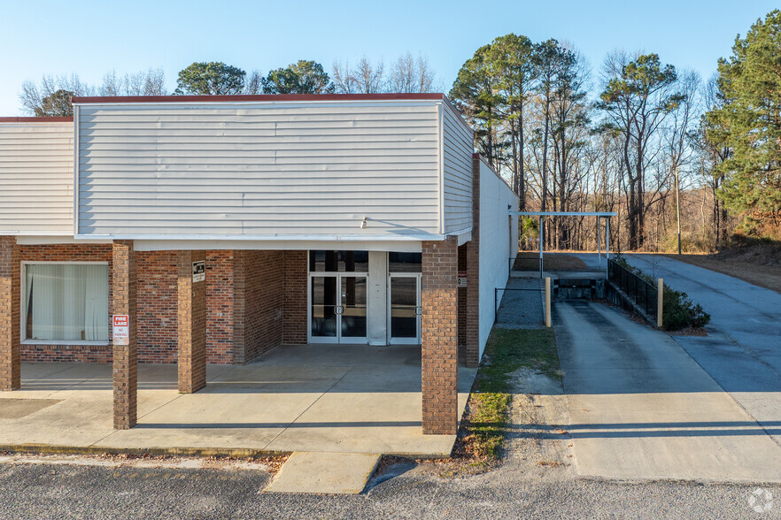 More Photos Of 1543 W Market St, Smithfield Light Distribution For Lease
