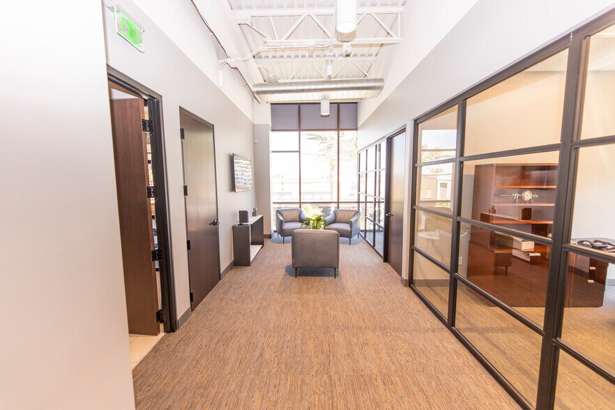More Photos Of 17767 N Scottsdale Rd, Scottsdale General Retail For Lease