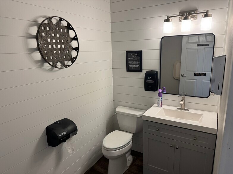 More Photos Of 97 Professional Way, Payson Office For Sale