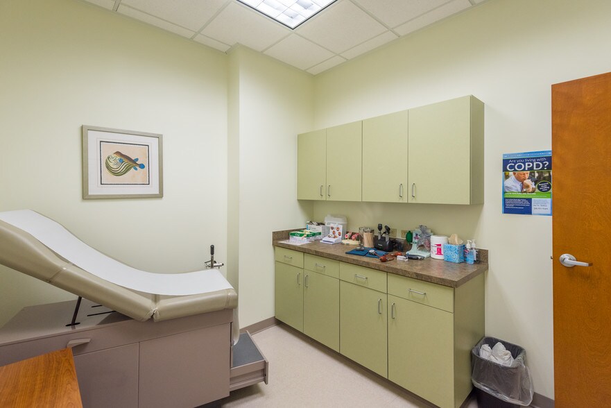 More Photos Of 897 Von Kolnitz Rd, Mount Pleasant Medical For Lease