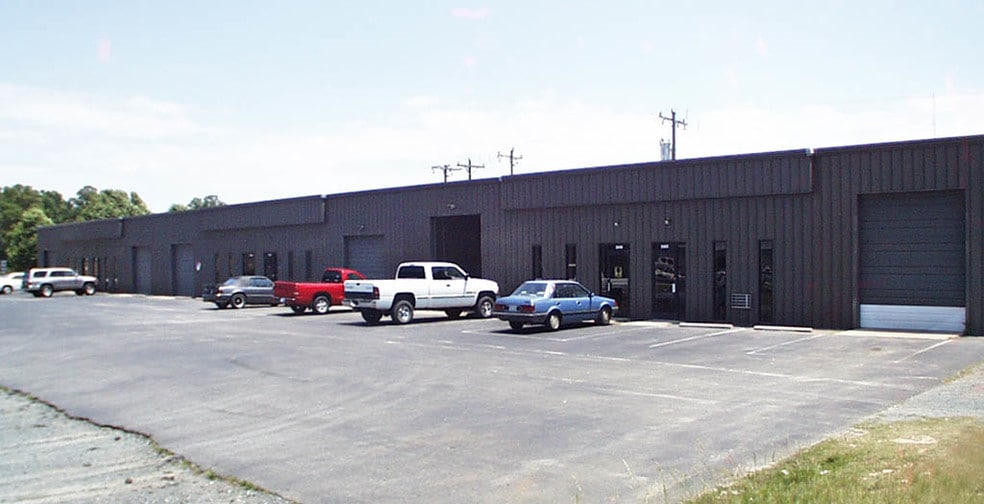 More Photos Of 3652-3662 Smith Farm Rd, Matthews Warehouse For Lease