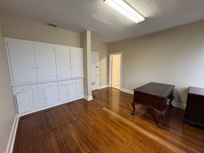 More Photos Of 436 S Fannin Ave, Tyler Office Residential For Sale