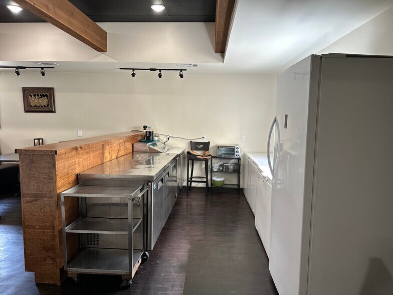 More Photos Of 5517 Menchaca Rd, Austin Restaurant For Sale