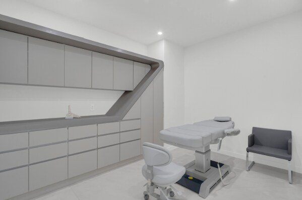 More Photos Of 909 NE 163rd St, North Miami Beach Medical For Sale