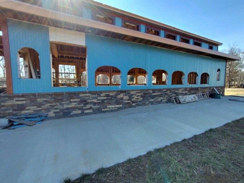 More Photos Of 3714 Waterlick Rd, Forest Freestanding For Sale