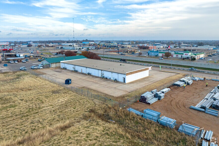 More Photos Of 2703-2717 S I 35 Service Rd, Oklahoma City Showroom For Lease