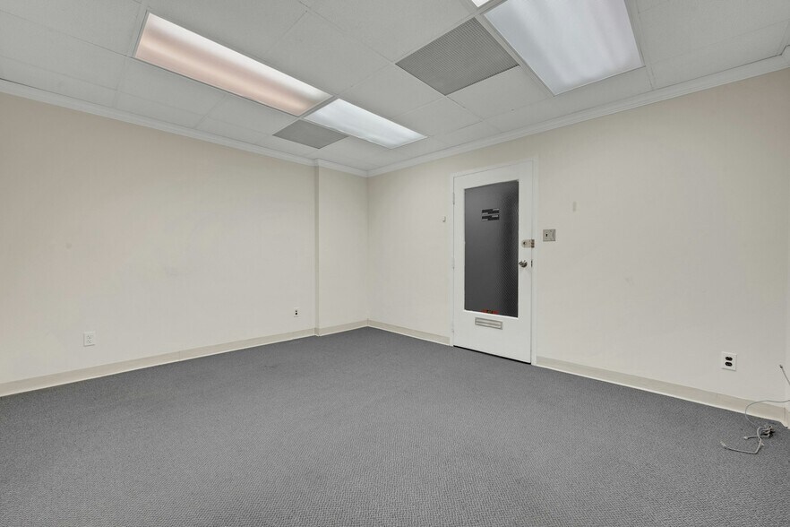 More Photos Of 1492 High Ridge Rd, Stamford Freestanding For Lease