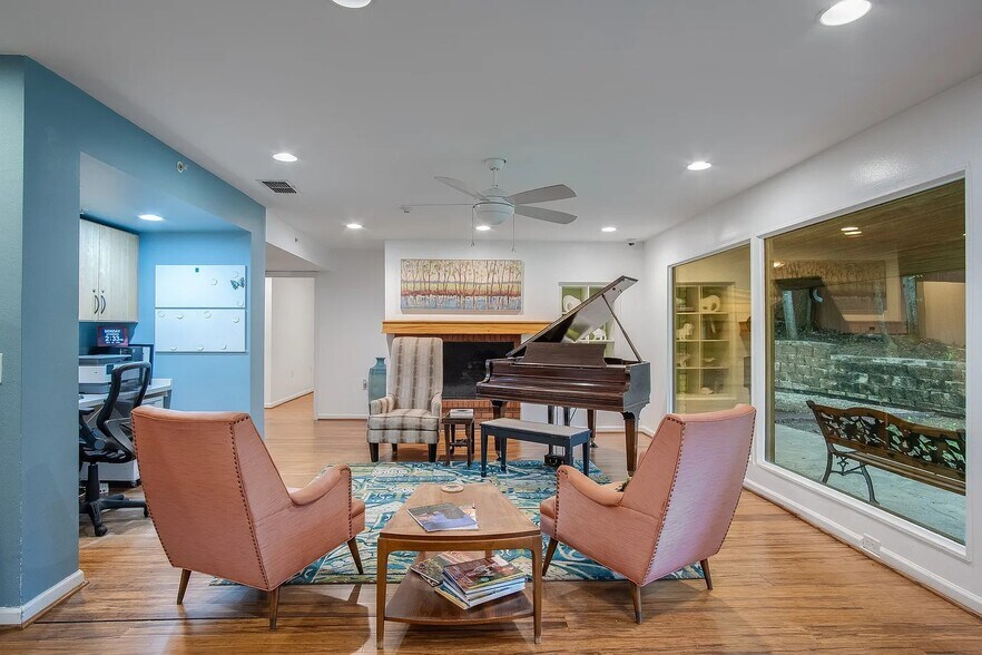 More Photos Of 921 NW 9th St, Grand Prairie Assisted Living For Sale