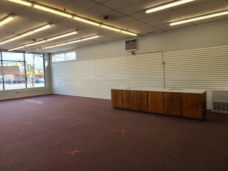 More Photos Of 185-195 Cambridge St, Burlington Showroom For Lease