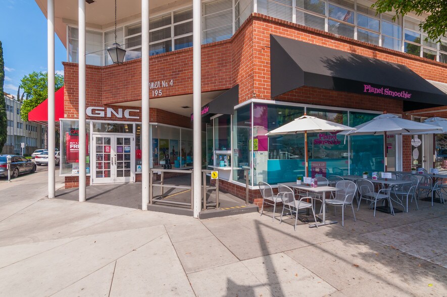 More Photos Of 195 S Beverly Dr, Beverly Hills Storefront Retail Office For Lease