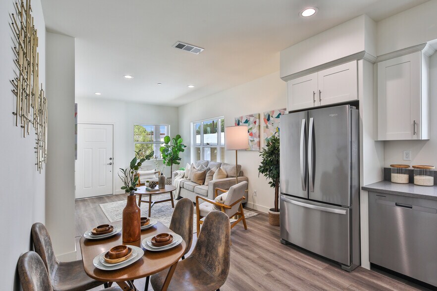 More Photos Of 6836 Whitman Ave, Van Nuys Multifamily For Sale