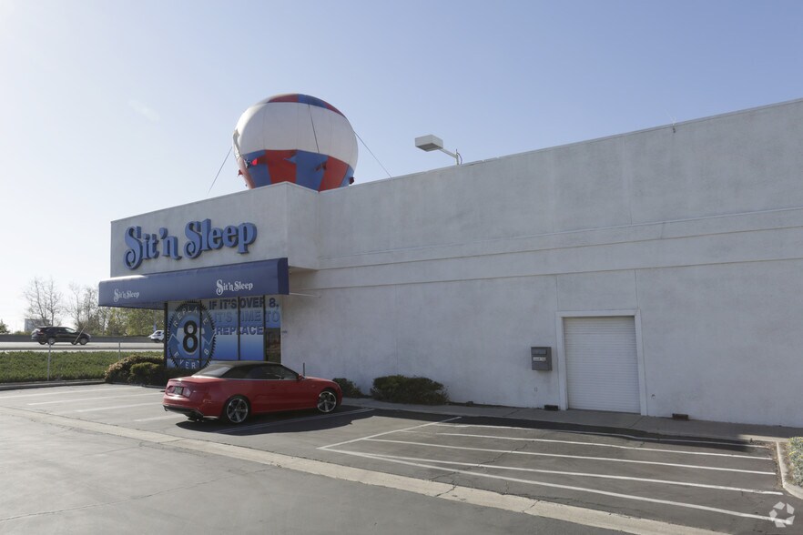 More Photos Of 16595 Magnolia St, Westminster Freestanding For Lease