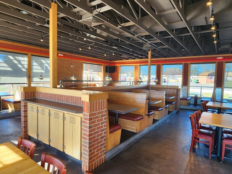 More Photos Of 4118 State Route 43, Kent Fast Food For Lease