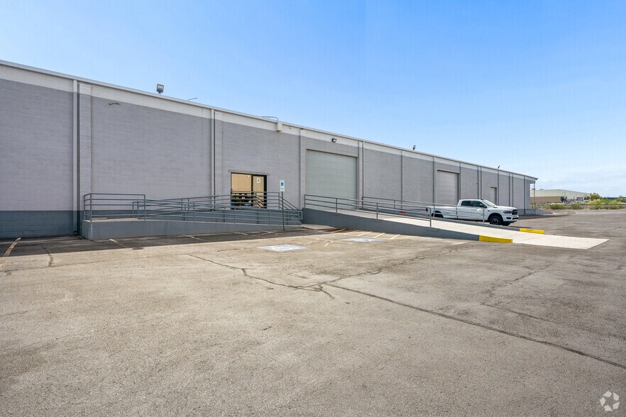 More Photos Of 6065 Polaris Ave, Las Vegas Distribution For Lease