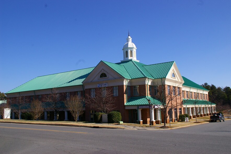 More Photos Of 15905 Brookway Dr, Huntersville Office For Lease