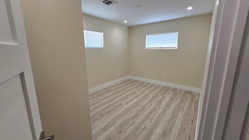 More Photos Of 3733 Seabrook St, Houston Apartments For Sale