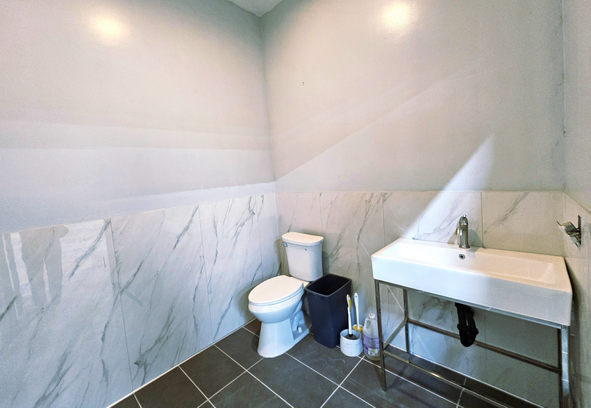 More Photos Of 4730 Spring Mountain Rd, Las Vegas Freestanding For Lease