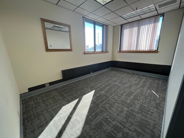 More Photos Of 136 Center St, Old Town Office For Sale