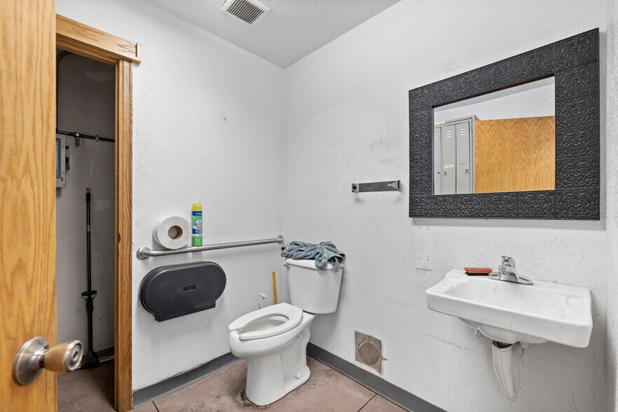 More Photos Of 106 W 4th St, Severance Warehouse For Sale