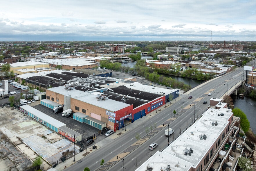 More Photos Of 2942-2950 N Western Ave, Chicago Manufacturing For Lease