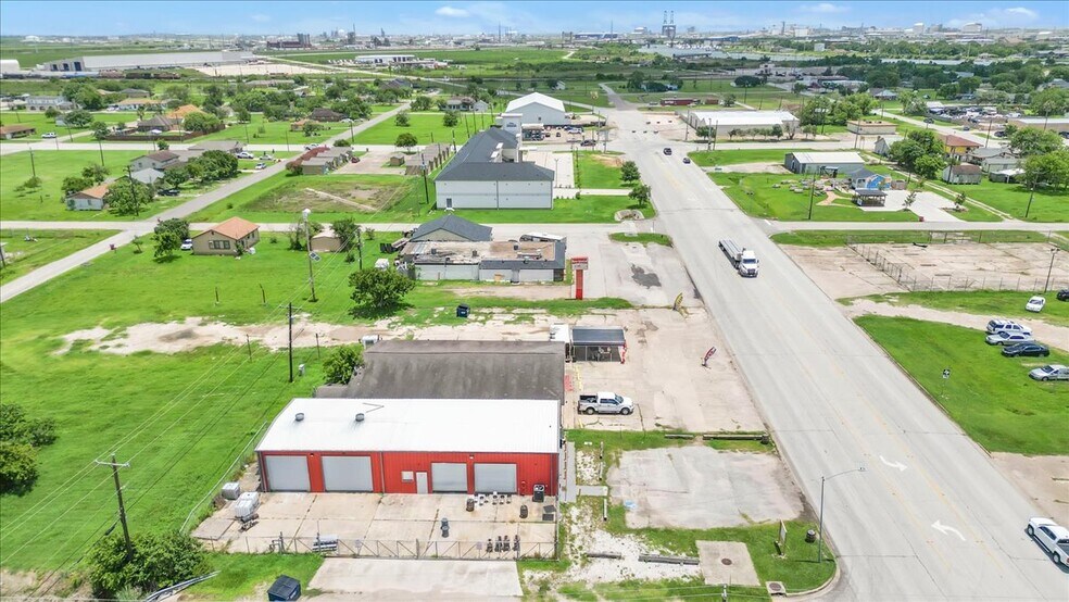 More Photos Of 202 S Gulf Blvd, Freeport Warehouse For Sale