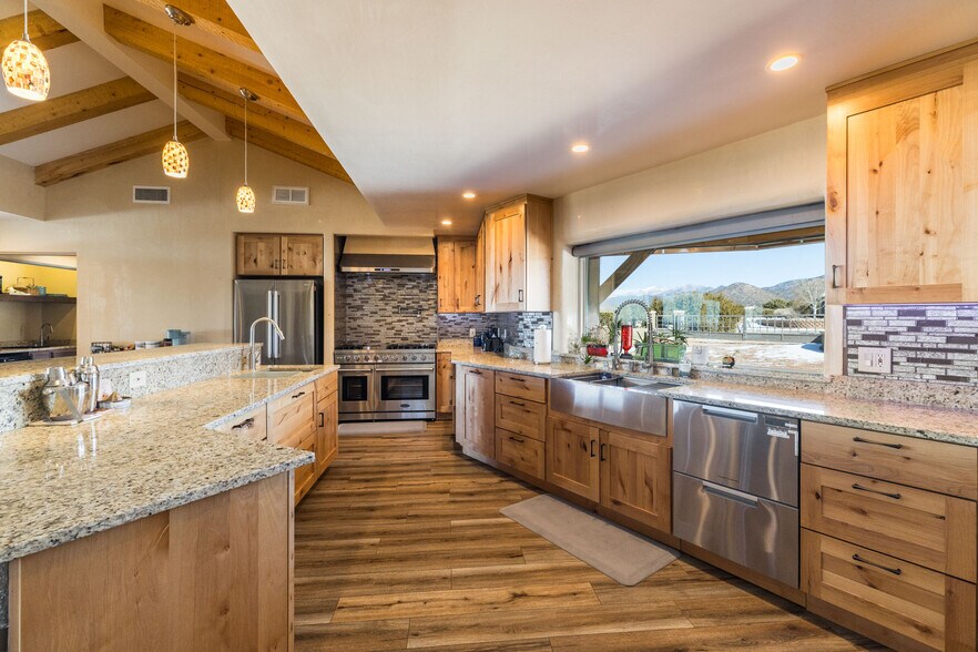 More Photos Of 102 Rabbit Rd, Santa Fe Specialty For Sale