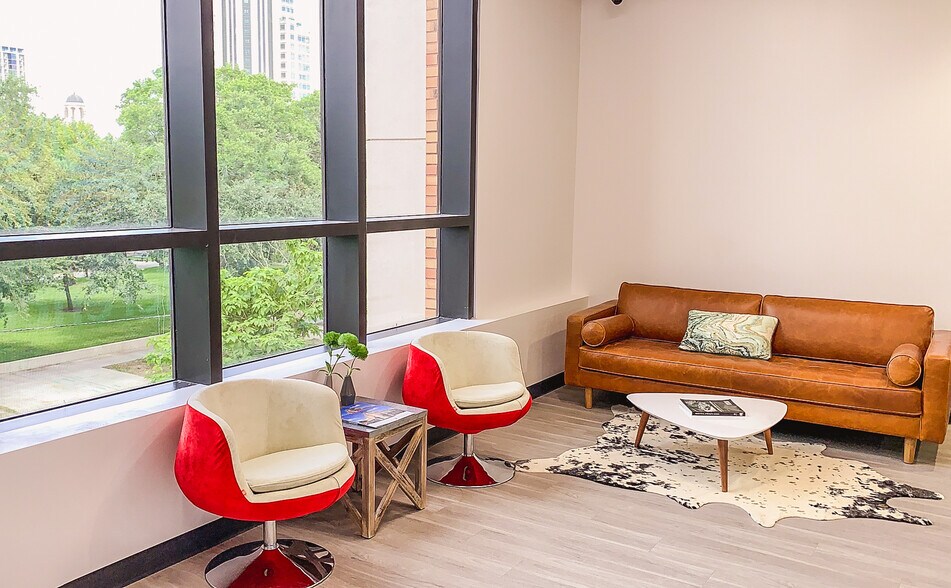 More Photos Of 136 4th St N, Saint Petersburg Office For Lease