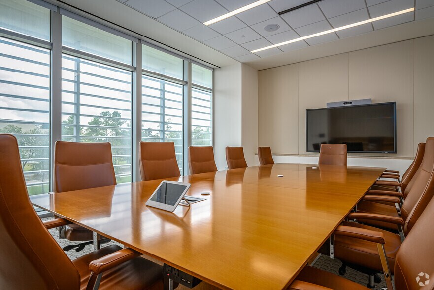 More Photos Of 1002 Noble Energy Way, Houston Office For Lease